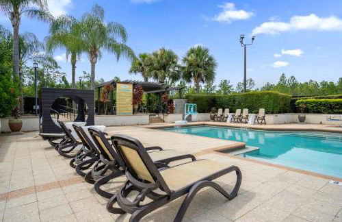 Cozy & Elegant 4BR Enchanted Townhouse - 1 Mile to Disney with Resort Pool, Gym, & Jacuzzi - Photo 65