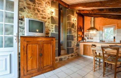 Holiday Home in Saint-Beauzire with Garden and Private Terrace - Foto 23