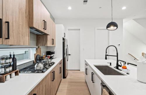 New Modern Dallas Skyline Rooftop Firepit and a Garage - Foto 30