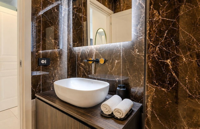 B and G Boutique apt.-heart of Milano- Design District - Photo 47