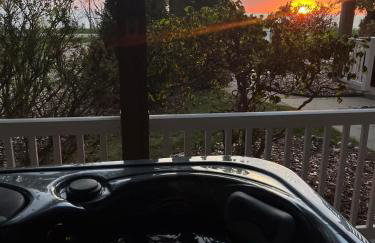 Beachfront Haven - Sunset Views - Hot Tub - BBQ - Family Friendly - Foto 5