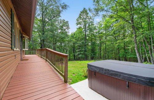 20 acres w Private Pavilion, Fireplace & Fire Pit - Foto 37