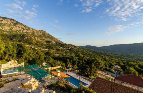 Villa Falcon Rook - Photo 40