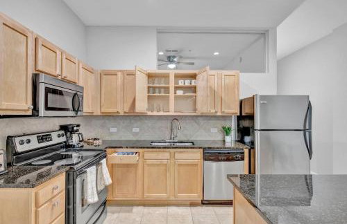 Stylish Condo • Walk to Theaters • Parking - Foto 9