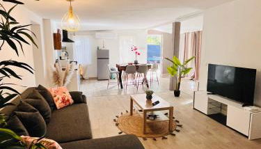 Location T3 jardin avec piscine - Foto 2