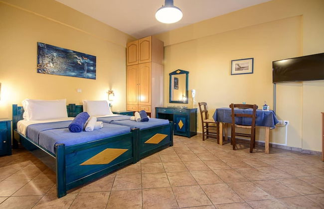 Santorious Cavehouse - Photo 1