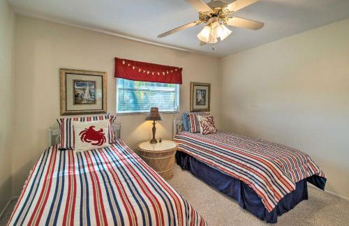 Canalfront Home with Private Dock - 5 Mi to Beaches! - Foto 11