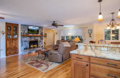 Connestee Lakefront Retreat · Lakefront Retreat in Connestee Fal - Foto 6