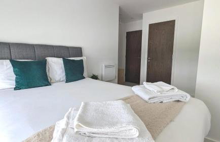Grand Exchange near Ascot 2 bed with Parking - Photo 7