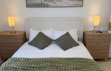 Stylish 3BR Revere Home Sleeps 8 Near Boston, Revere Beach and Airport - Foto 11