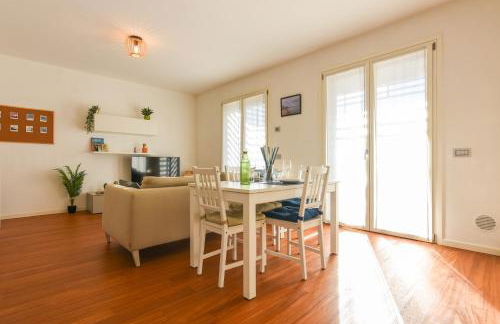 GuestHost- Casa Marina Apartment with Terrace! - Foto 8