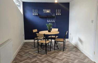 8 Bedroom House Sleeps 20 - Private Garden - Foto 33