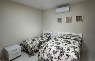 ESPAÇO PÉROLA GUANABARA, 70 Metros do Mar, 4 Suítes independentes COM AR, Área Gourmet Integrada com Piscina,Churrasqueira, 900 Metros de CASTELHANOS, ideal para FAMÍLIAS E AMIGOS - Foto 42