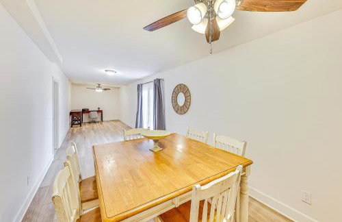 Patio and Workspace Peaceful Riverside Retreat! - Foto 9