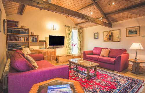 Deerclose West Farmhouse - Photo 4