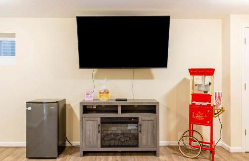 5 bedrooms with 4 Full Bath Fire Pit BBQ and Plush Amen on 1 2 acre - Photo 25