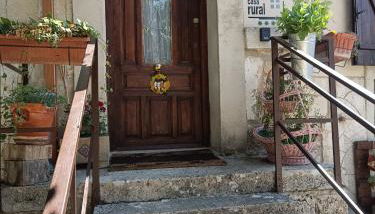 La antigua escuela bajo la Tesla - Foto 4