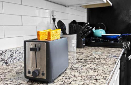 Stylish Home in Historic District Near Riverwalk - Foto 57