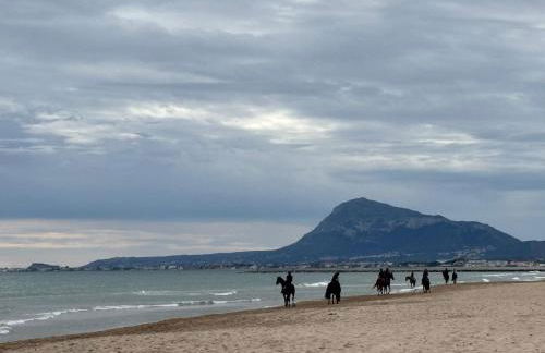 MET Oliva Nova Playa chalet grande con jardín MET a 5 minutos y a 3 de la playa - Photo 2