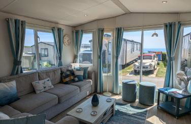 Beautifully presented beachcomber holiday home sited on the Durdle Door holiday park within a few minutes walk from the path that leads to the famous Durdle Door arch and Lulworth cove - Foto 1
