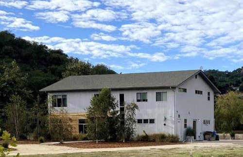 Mid Century Modern Family Home On 25 Acres! - Foto 49