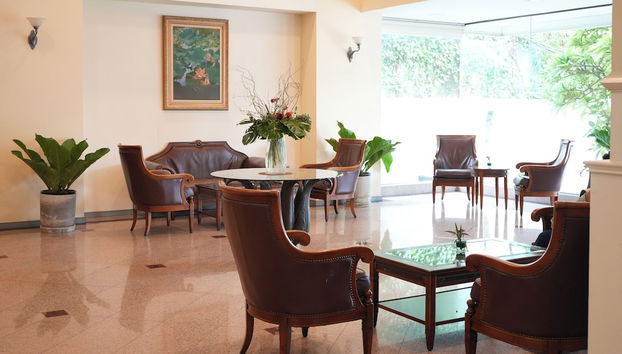 Coin salon dans le hall