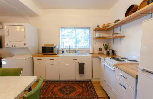 Classic & Cozy Apartments - Parking & Close to DW - Foto 48