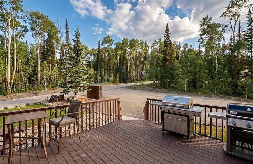 Mountain Getaway and Pool at Brian Head Ski Resort - Photo 13