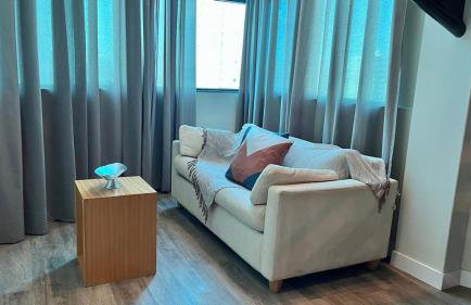 Flat Bahamas 9º andar, reformado e com vista - Foto 2