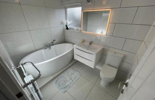 Detached, 4 Double Rooms, 2 En-Suites, 5 Car Parking - Foto 8