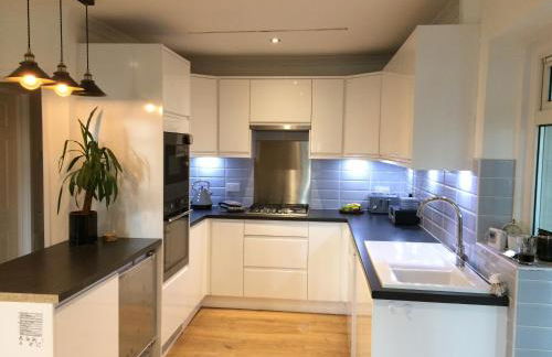 The Crest Hillside Retreat With Hot Tub - Foto 15