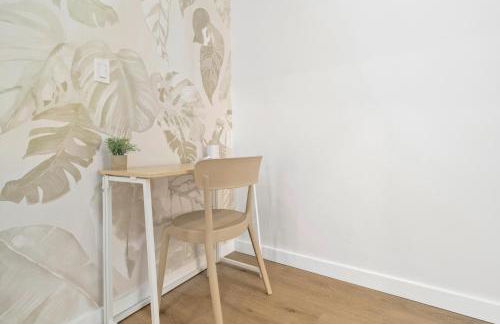 M Lake Worth Beach - Modern Villas Near West Palm Beach, Chic Retro Vibes, King Bed, Cozy Backyard, BBQ, Workspace, High-Speed Internet, Free Parking, 5 Minutes to Downtown & Beach - Foto 50