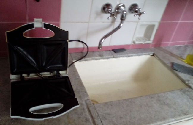 Room in Guest Room - Negotiating Men: Special Guest Artists - Foto 8