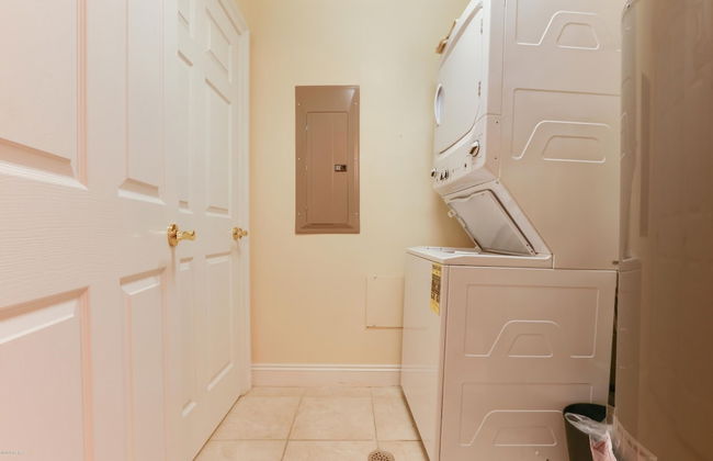 Comfortable Modern Condo with Amazing Ocean View from 750 sqft Balcony - Unit 0107 by RedAwning - Foto 17