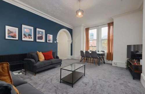 Large 4 bedroom flat close to city, street parking - Foto 1