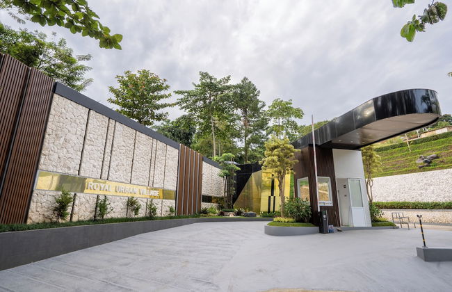 Royal Urban Resort - Photo 14