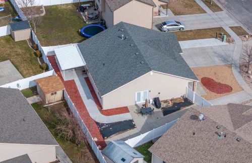 Fully Stocked Home with Hot Tub and Private Yard - Photo 66