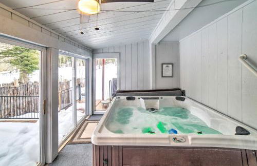 Expansive Angel Fire Home with Indoor Hot Tub! - Foto 32