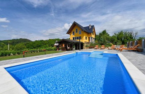 3 Bedroom Amazing Home In Lepoglava - Foto 1