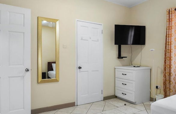 Your quaint home just steps from beach - Foto 6