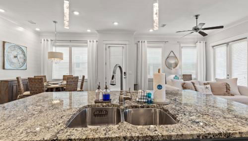 24 York Lane | Edgewater Escape - Foto 5