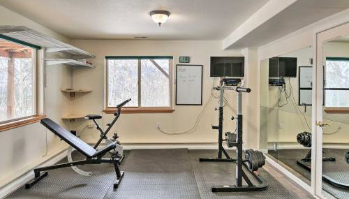 Alaskan Mountain Gem with Private Hot Tub and Gym! - Foto 2