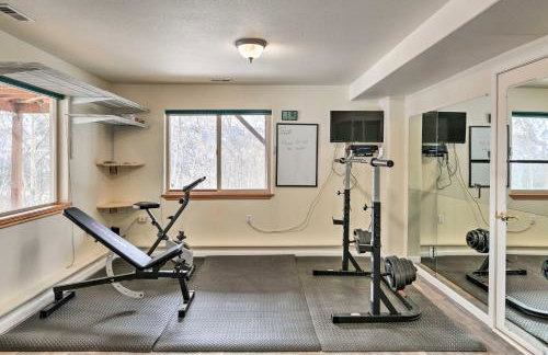 Alaskan Mountain Gem with Private Hot Tub and Gym! - Foto 2