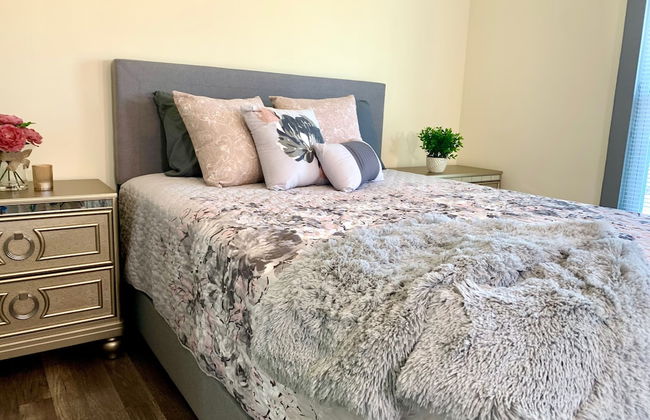 The Southside Villa - With Private Yard & Parking, Near Falls & Casino by Niagara Hospitality - Foto 8