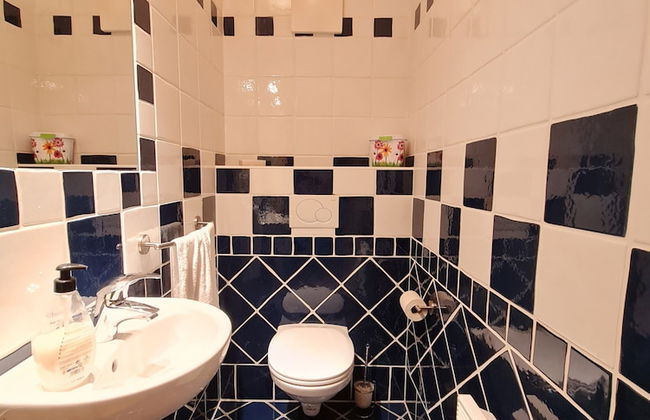 Beautiful Apartment With Balcony - Photo 13