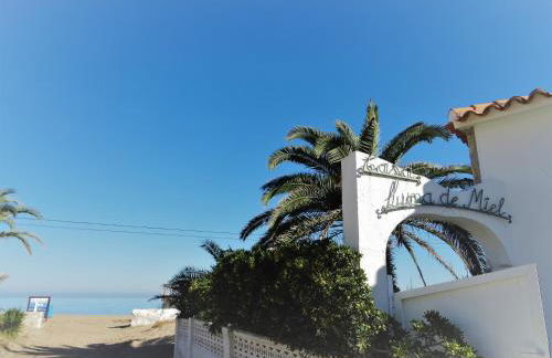 Villa at seafront with private garden-655 - Foto 26