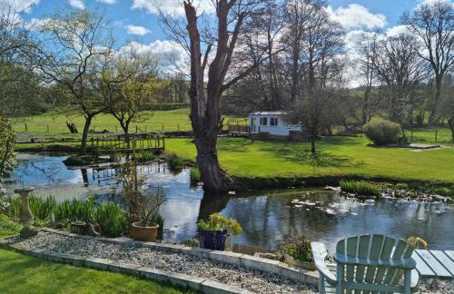 Riverside Cabin - Sleeps 2 - Hottub - Parking - Foto 68