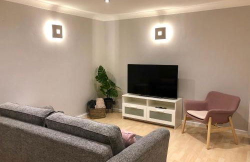 AB - Top floor 2 bed modern town centre apartment with parking for one vehicle - Foto 9