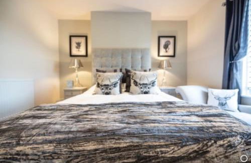 Stunning views, Hot tub, 5 mins to Chester - Photo 9