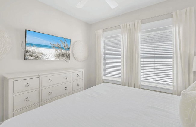 Nacho Beach House by Avantstay Inlet Beach Sleeps 10 + Pool - Photo 67